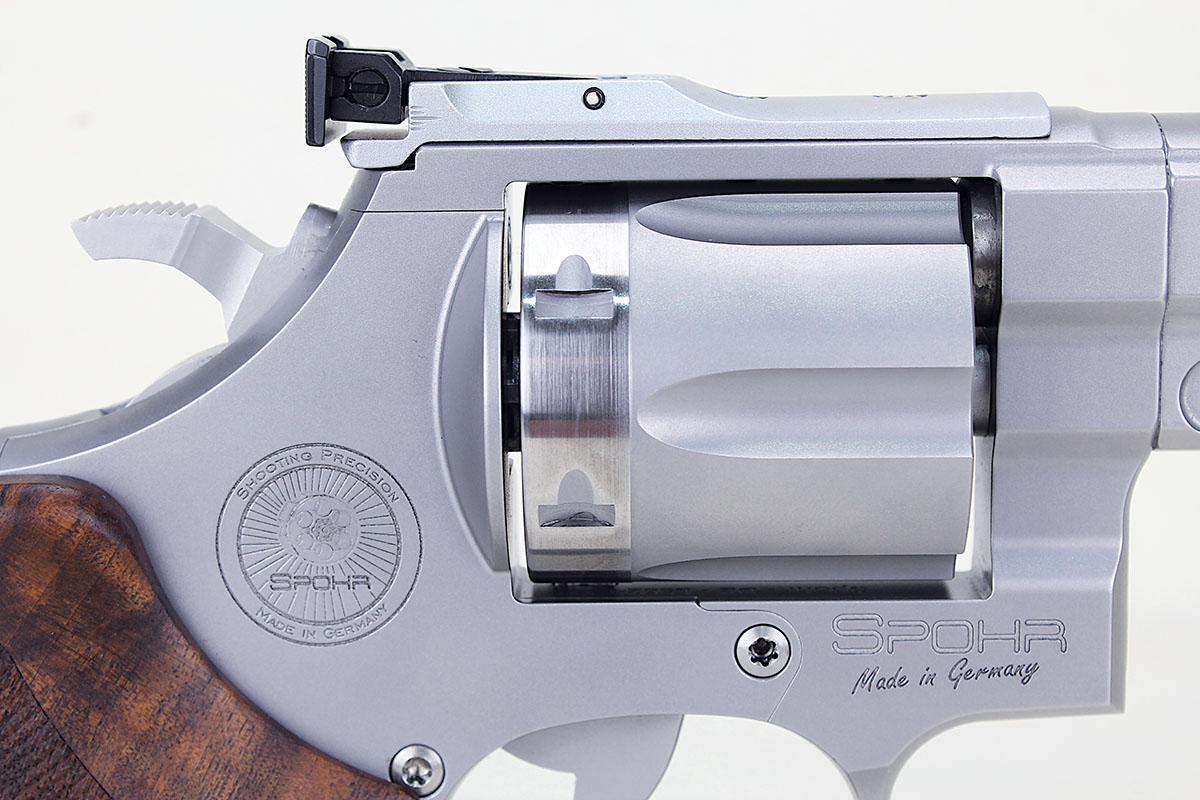 Spohr’s timing is so precise that the cylinder exhibits no drag marks.